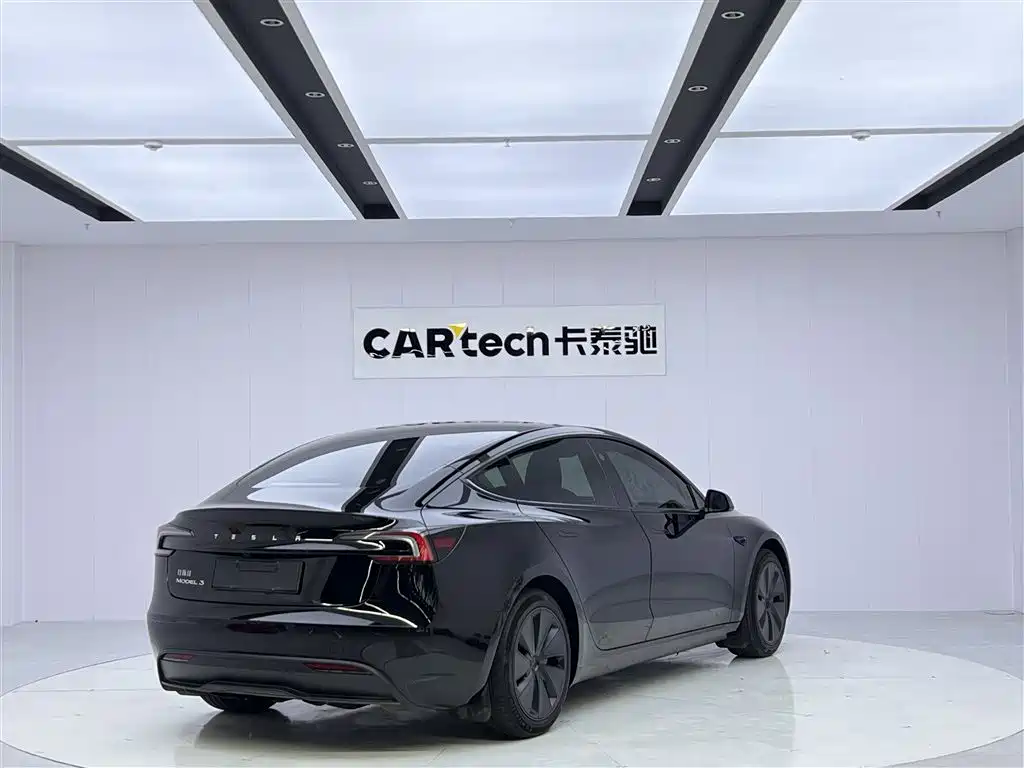 Tesla Model 3 2024