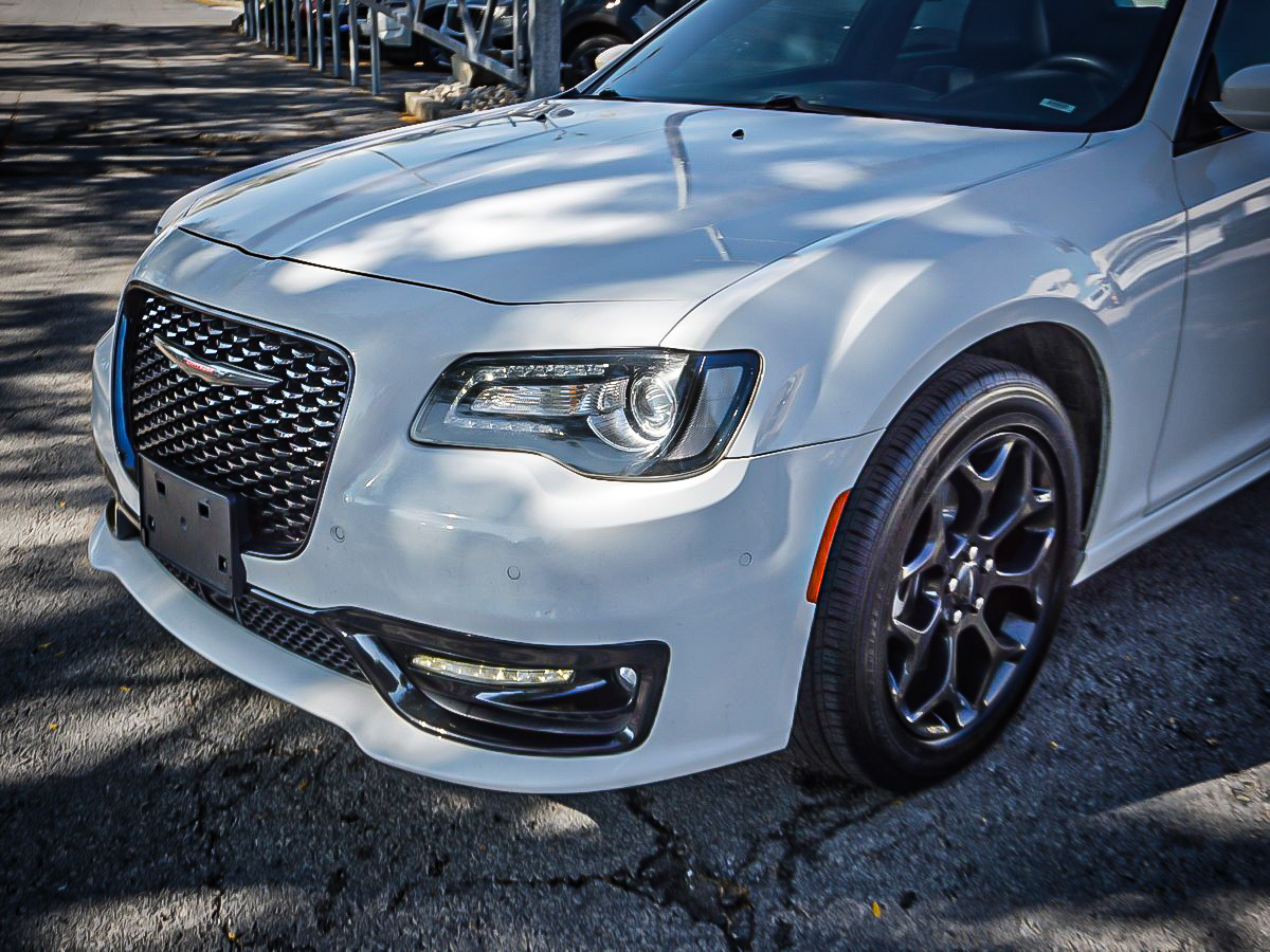 Chrysler 300 2023