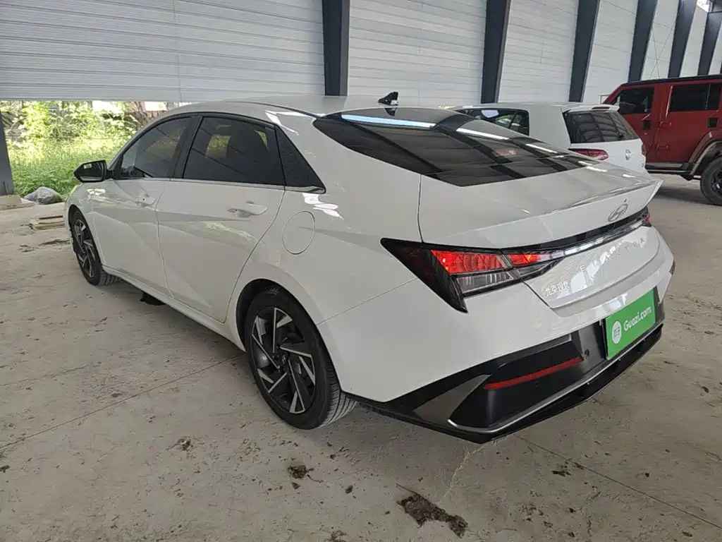 Hyundai Elantra 2025