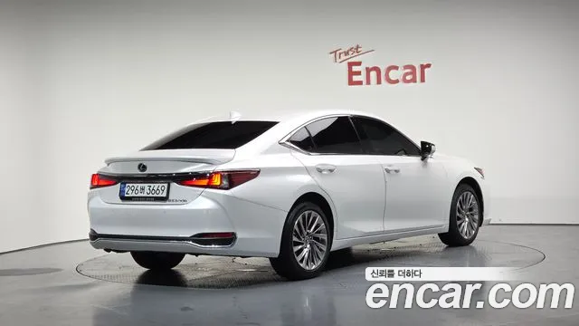 Lexus ES 2024