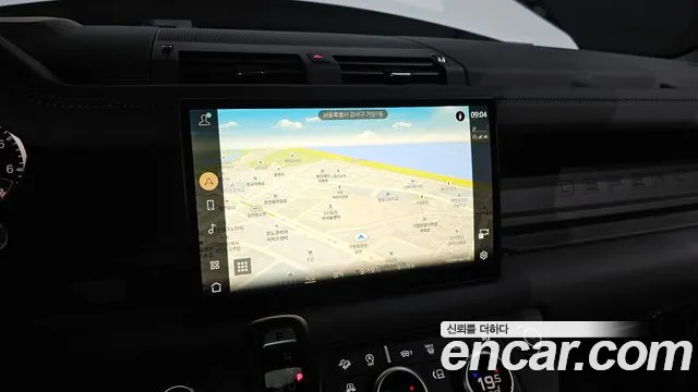 Land Rover Defender 2023