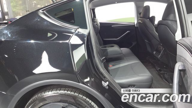 Tesla Model Y 2025