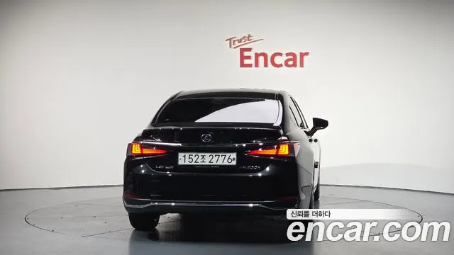 Lexus ES 2020
