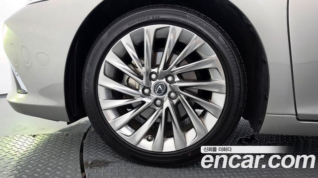 Lexus ES 2022