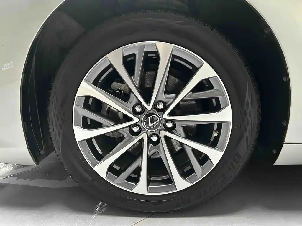Lexus ES 2022