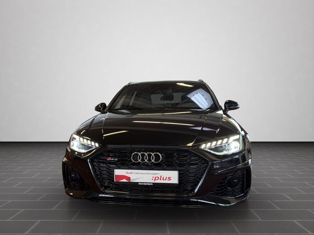 Audi RS4 2023