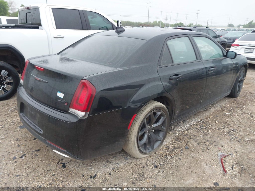 Chrysler 300 2021