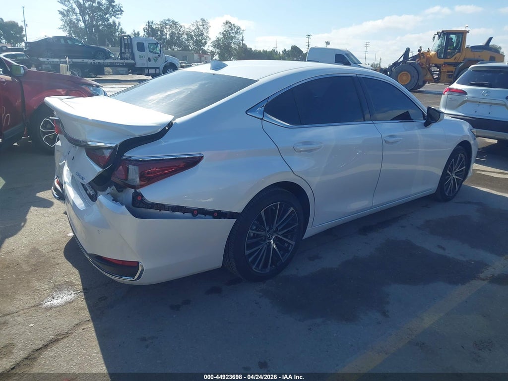 Lexus ES 2025