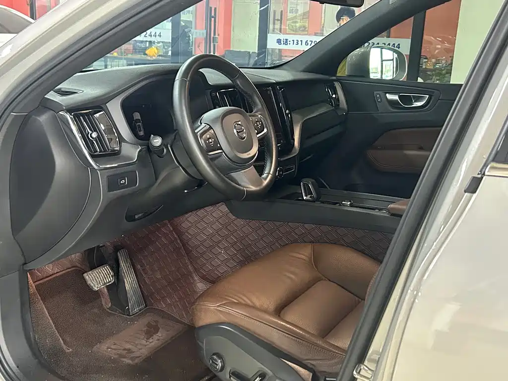Volvo XC60 2022