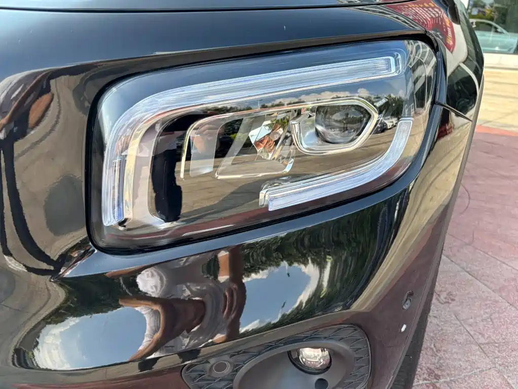 Mercedes-Benz GLB 2023