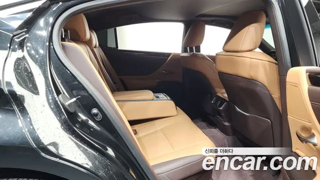 Lexus ES 2021
