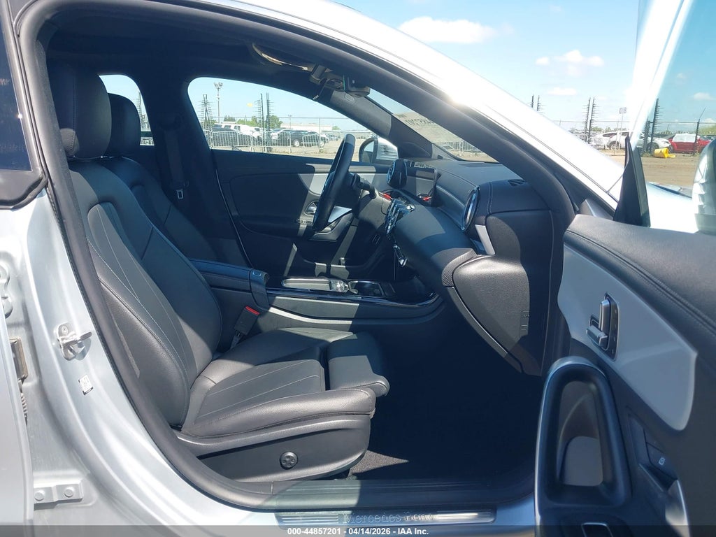 Mercedes-Benz CLA 2025