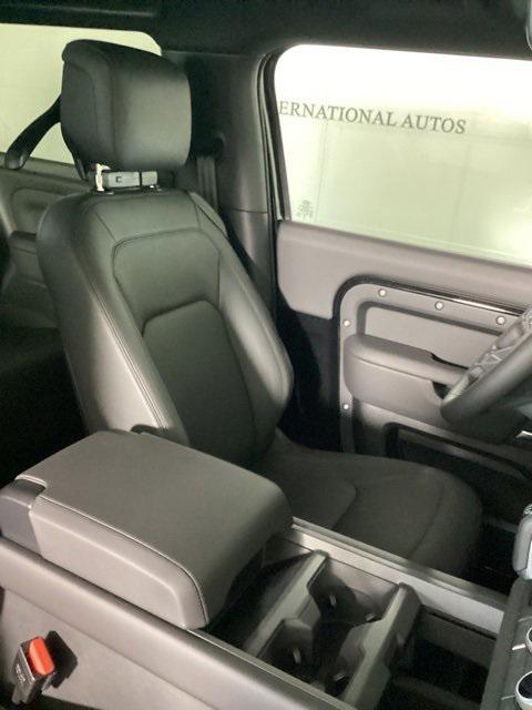 Land Rover Defender 2025