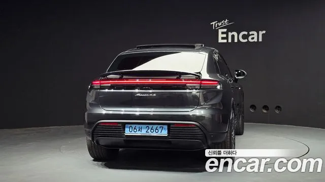 Porsche Macan 2025
