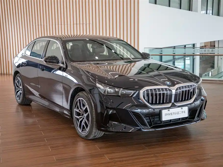 BMW i5 2025