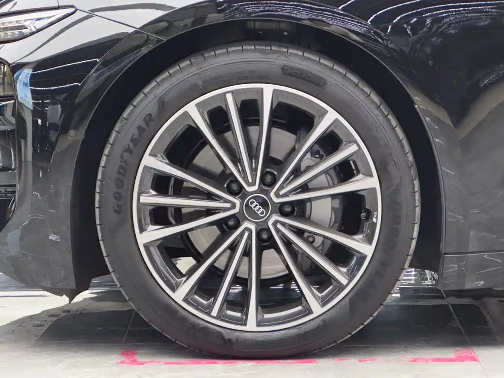 Audi e-tron 2026