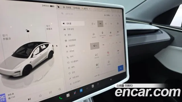 Tesla Model Y 2025