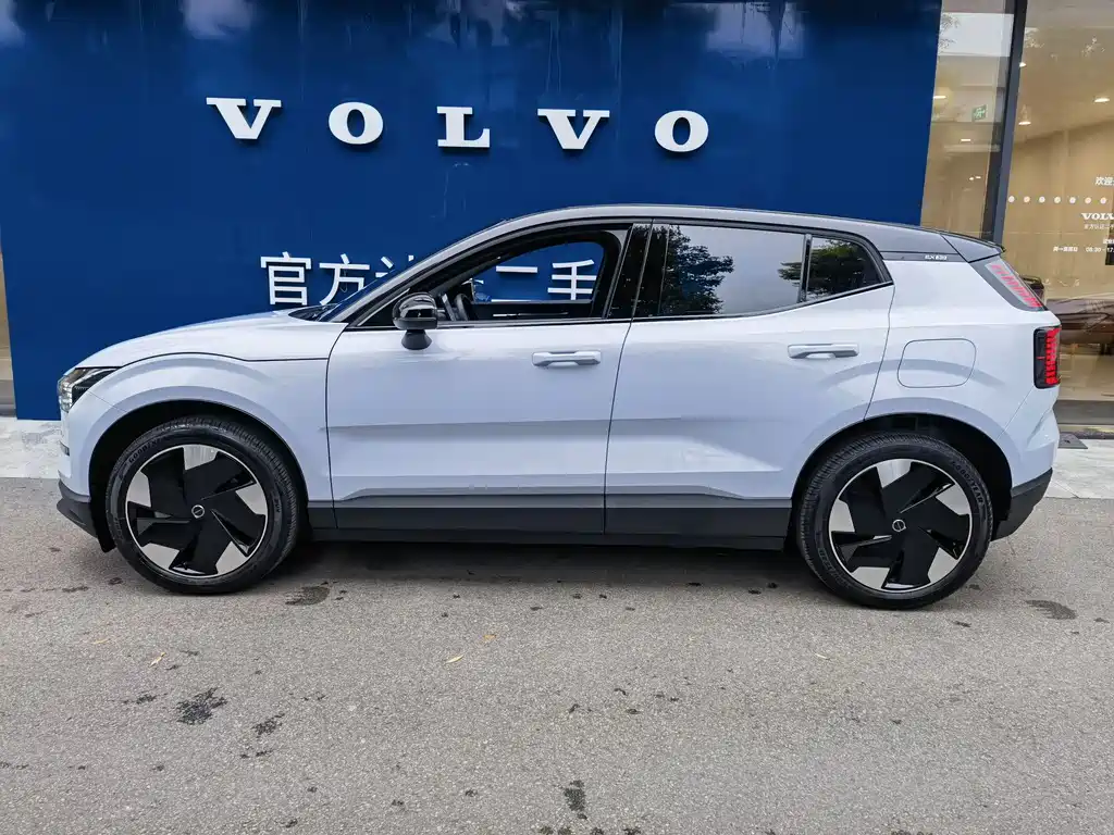 Volvo EX30 2024