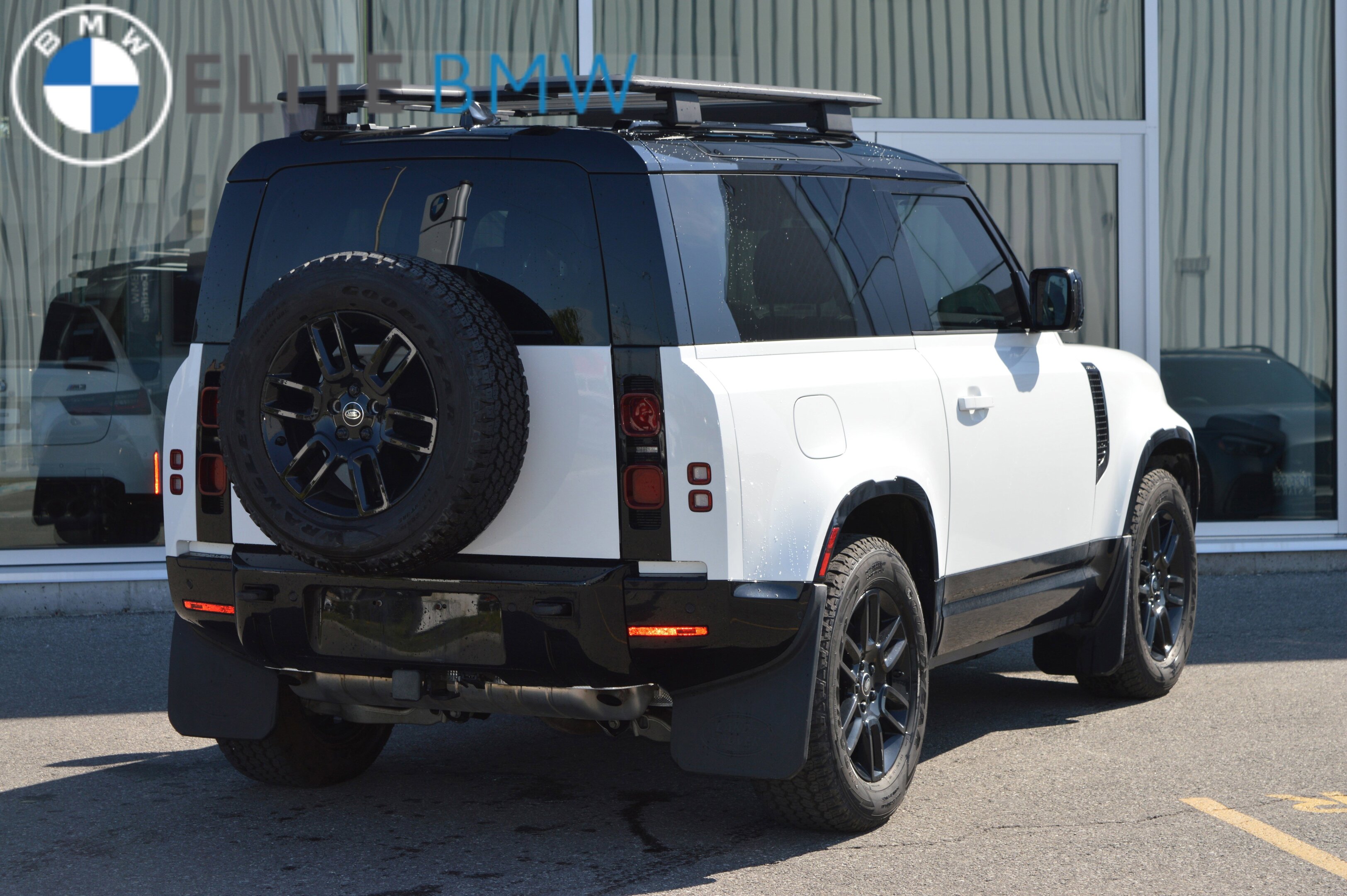 Land Rover Defender 2023