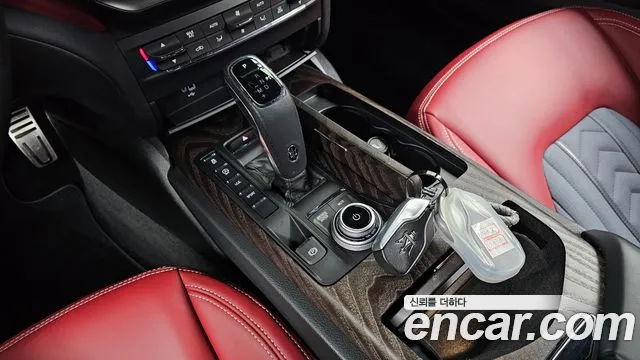 Maserati Ghibli 2021
