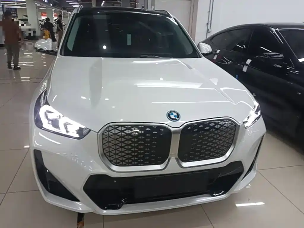 BMW iX1 2024