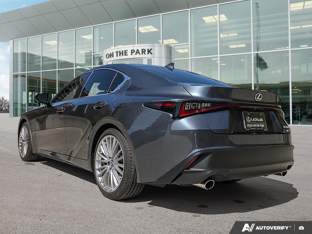 Lexus IS 2025