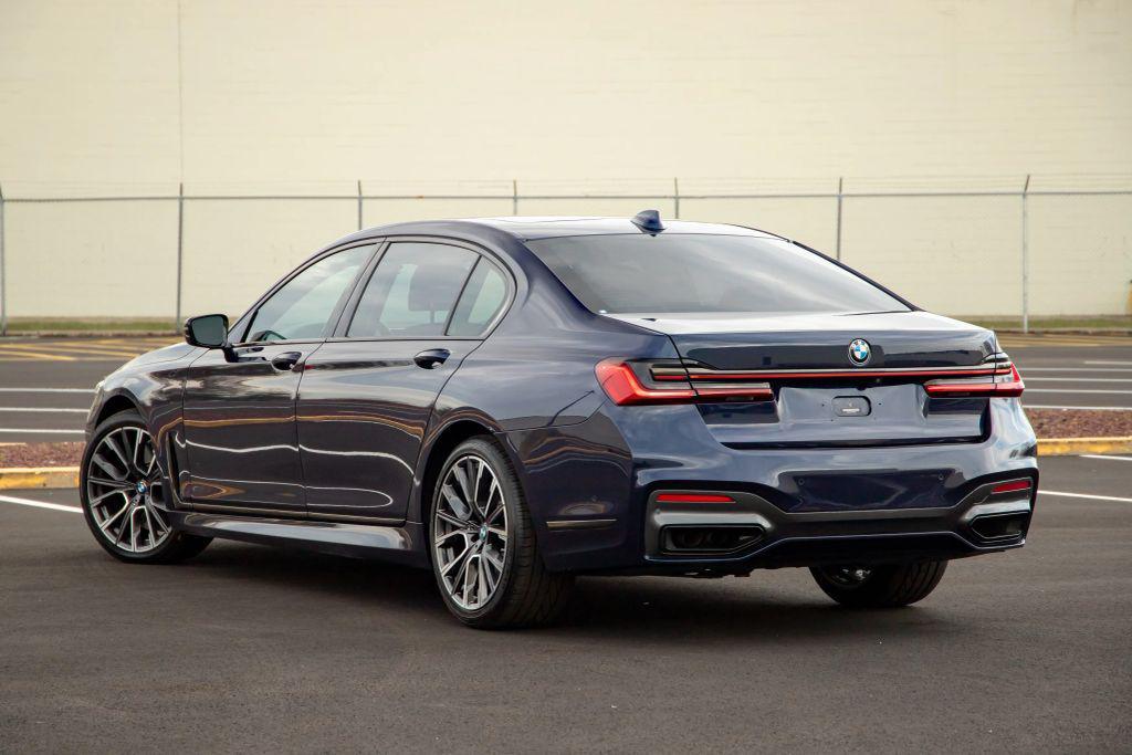 BMW 750 2022