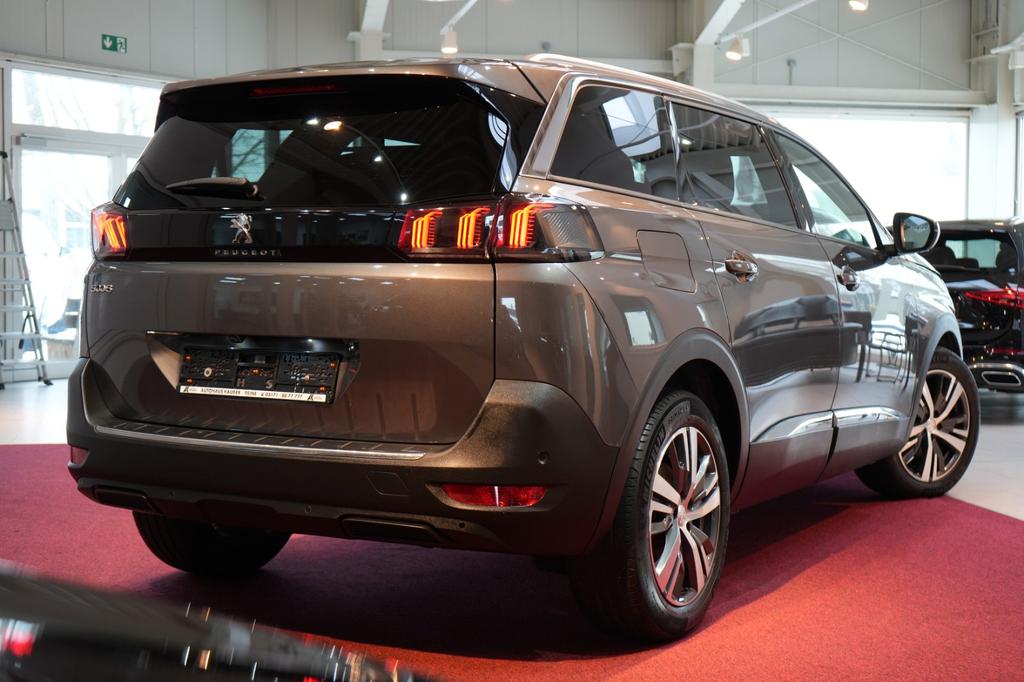 Peugeot 5008 2021
