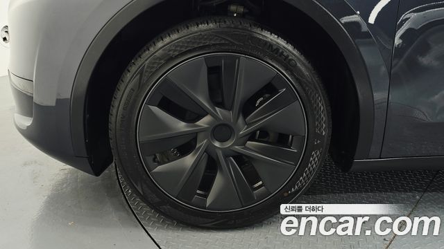 Tesla Model Y 2024