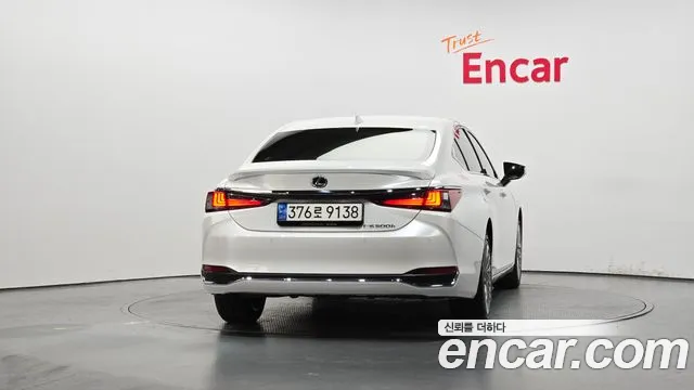 Lexus ES 2023