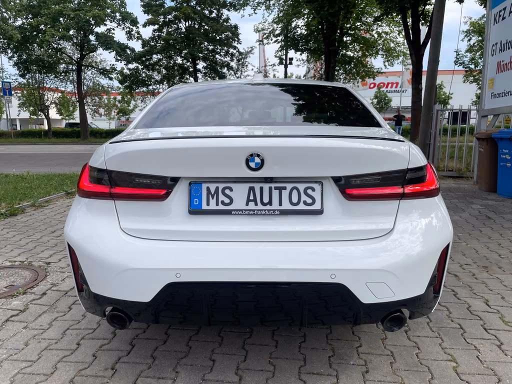 BMW 330 2024