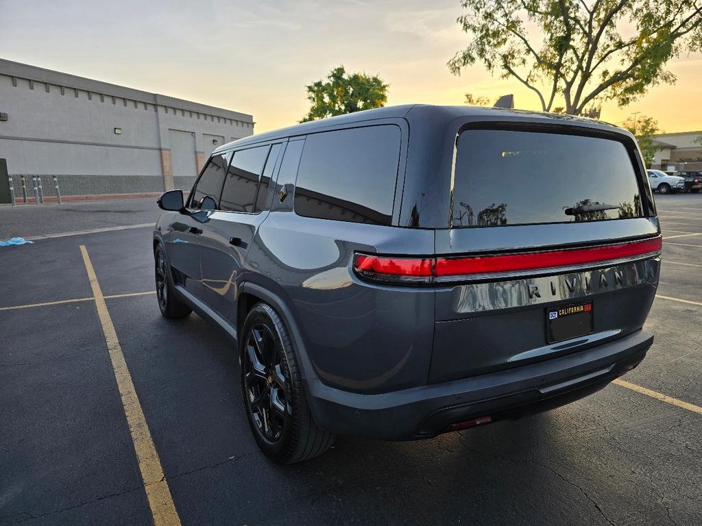 Rivian R1S 2025