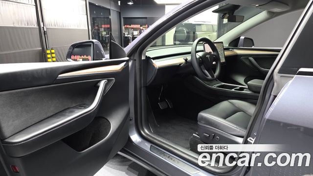 Tesla Model Y 2023