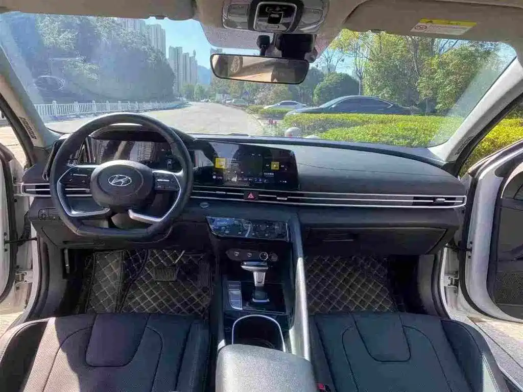 Hyundai Elantra 2022