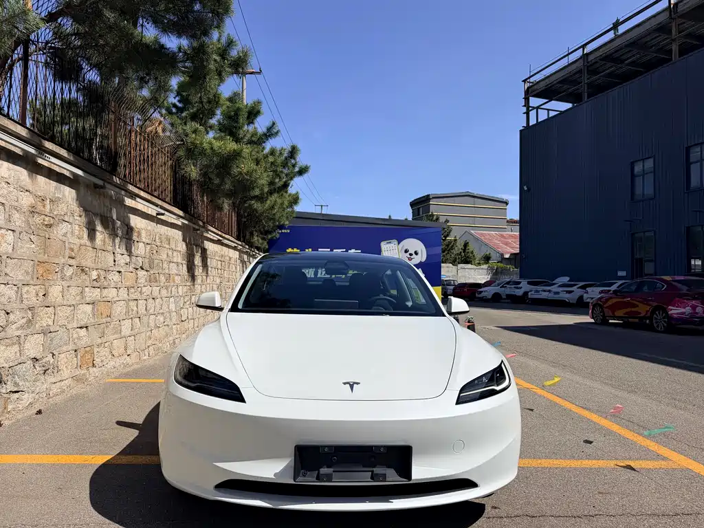 Tesla Model 3 2023