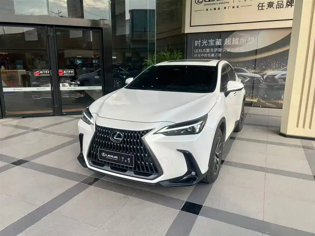Lexus NX 2024
