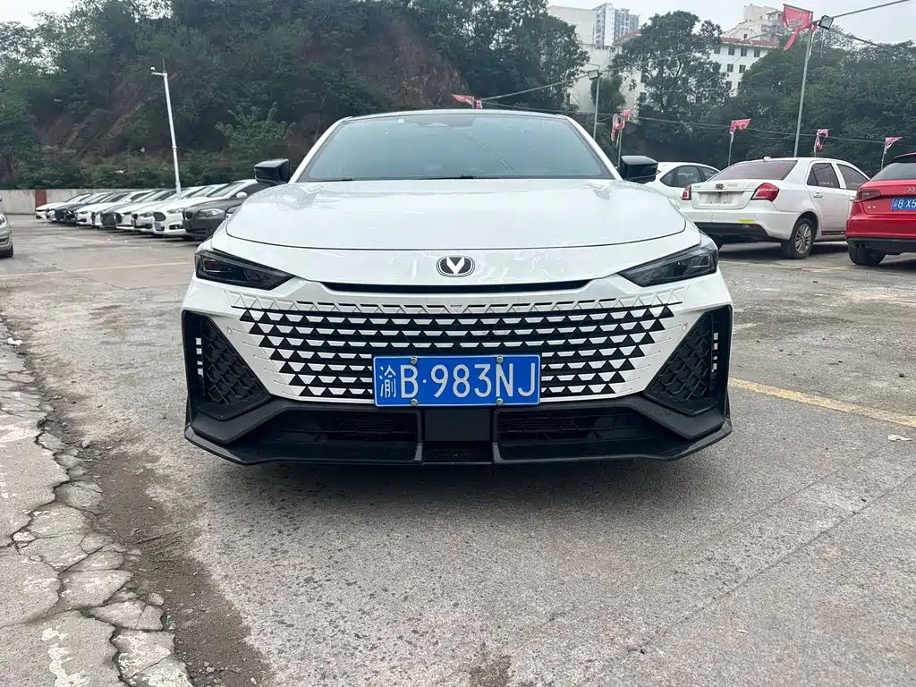 Changan UNI-V 2025