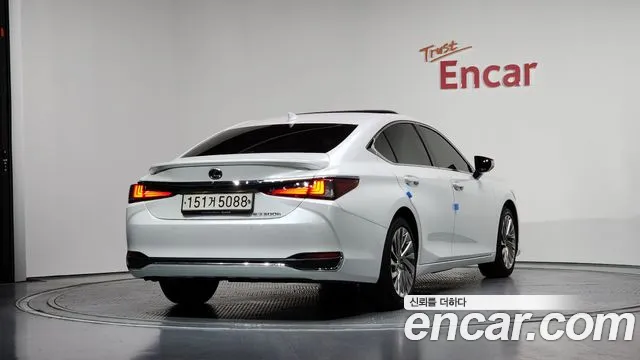 Lexus ES 2023