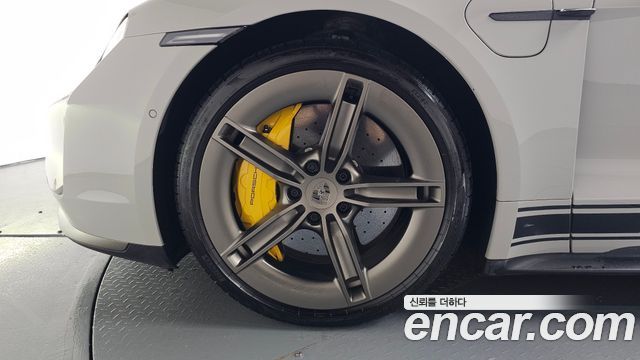 Porsche Taycan 2024