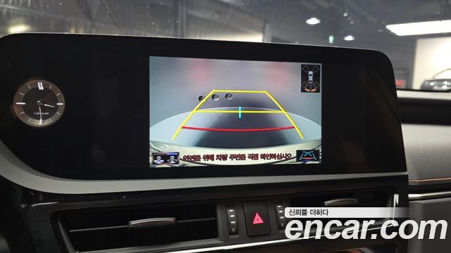 Lexus ES 2021
