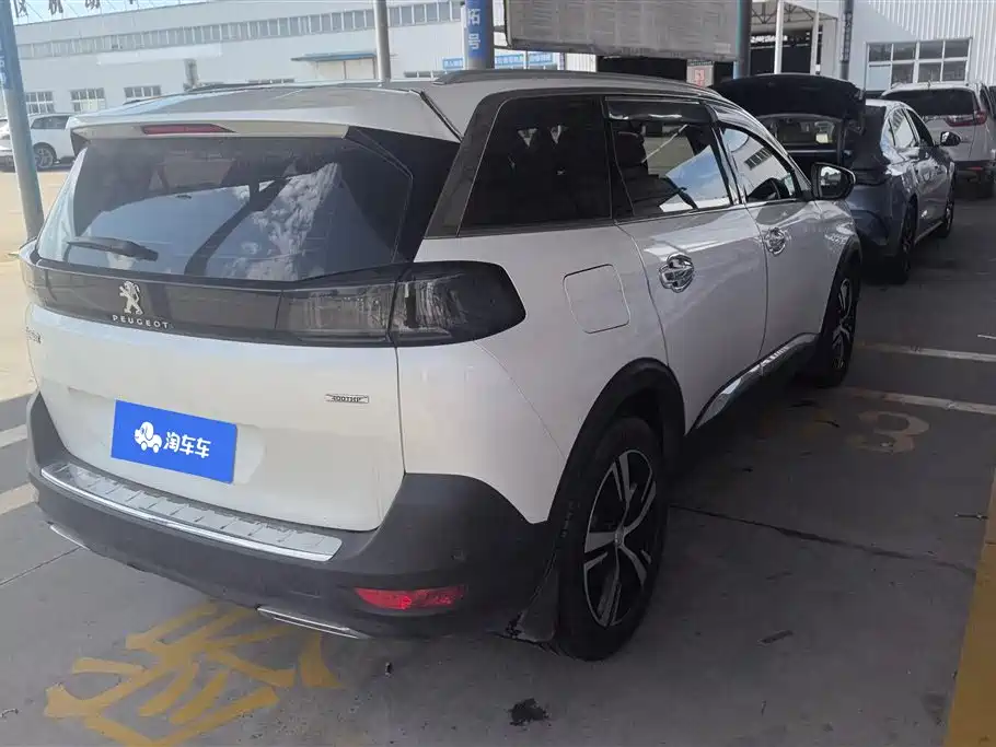 Peugeot 5008 2021