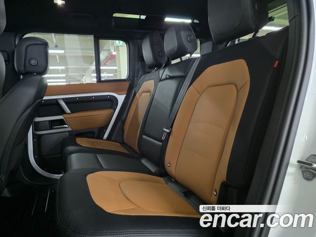 Land Rover Defender 2024