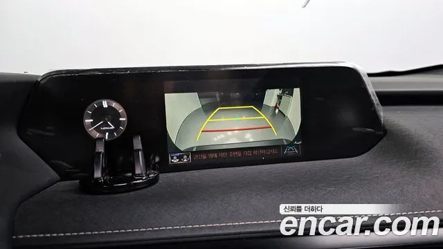 Lexus UX 2021