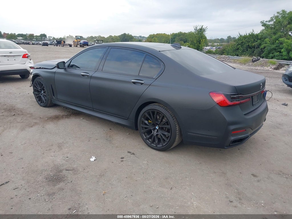 BMW 750 2022