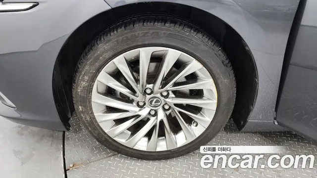 Lexus ES 2024