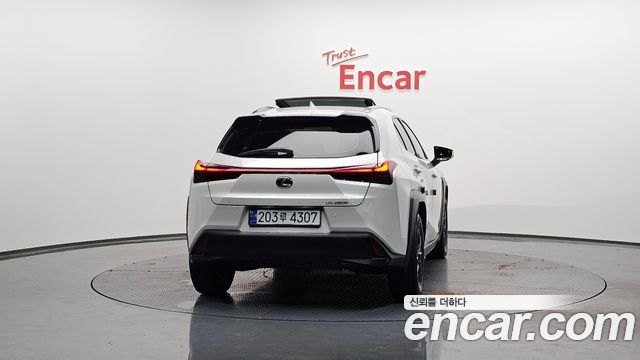 Lexus UX 2024