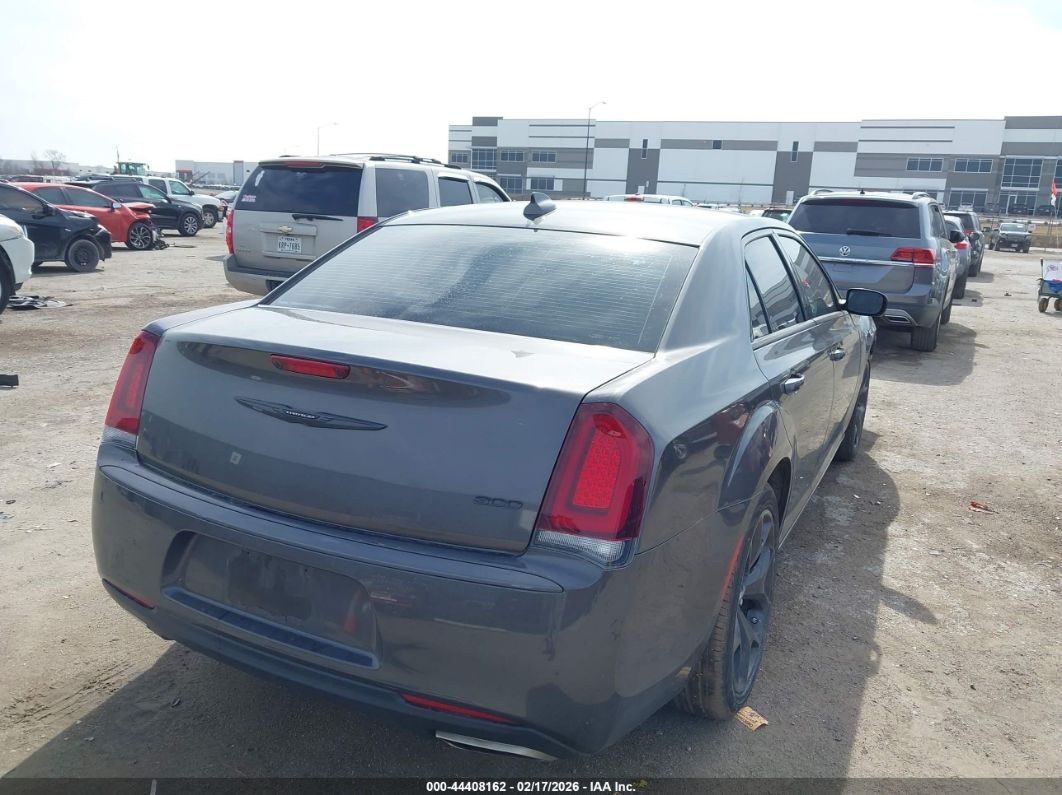 Chrysler 300 2023