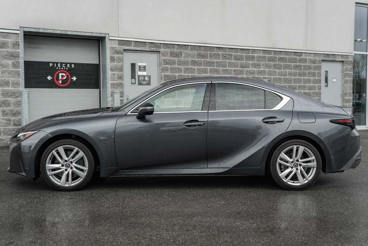 Lexus IS 2023