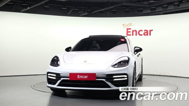 Porsche Panamera 2021