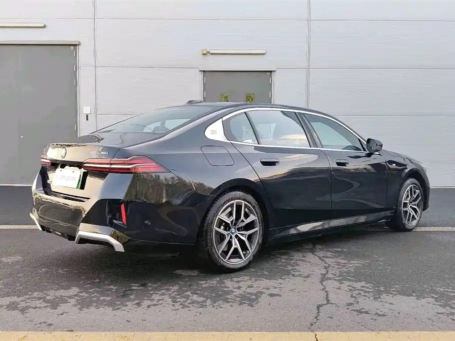 BMW i5 2025